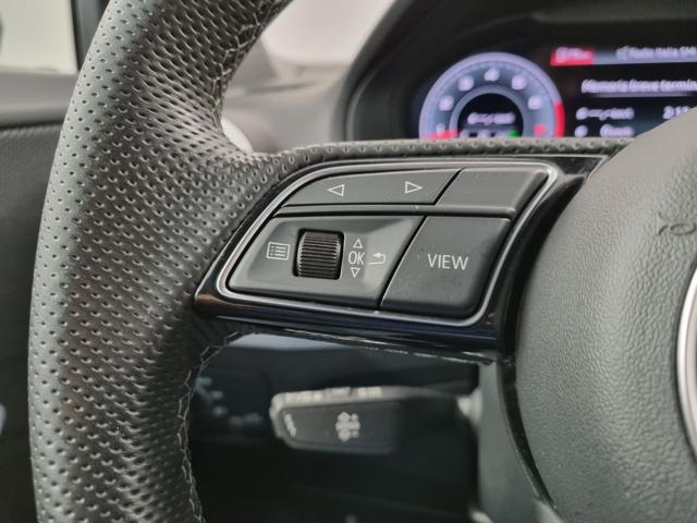AUDI Q2 40 TFSI quattro S tronic SLINE Identity Black
