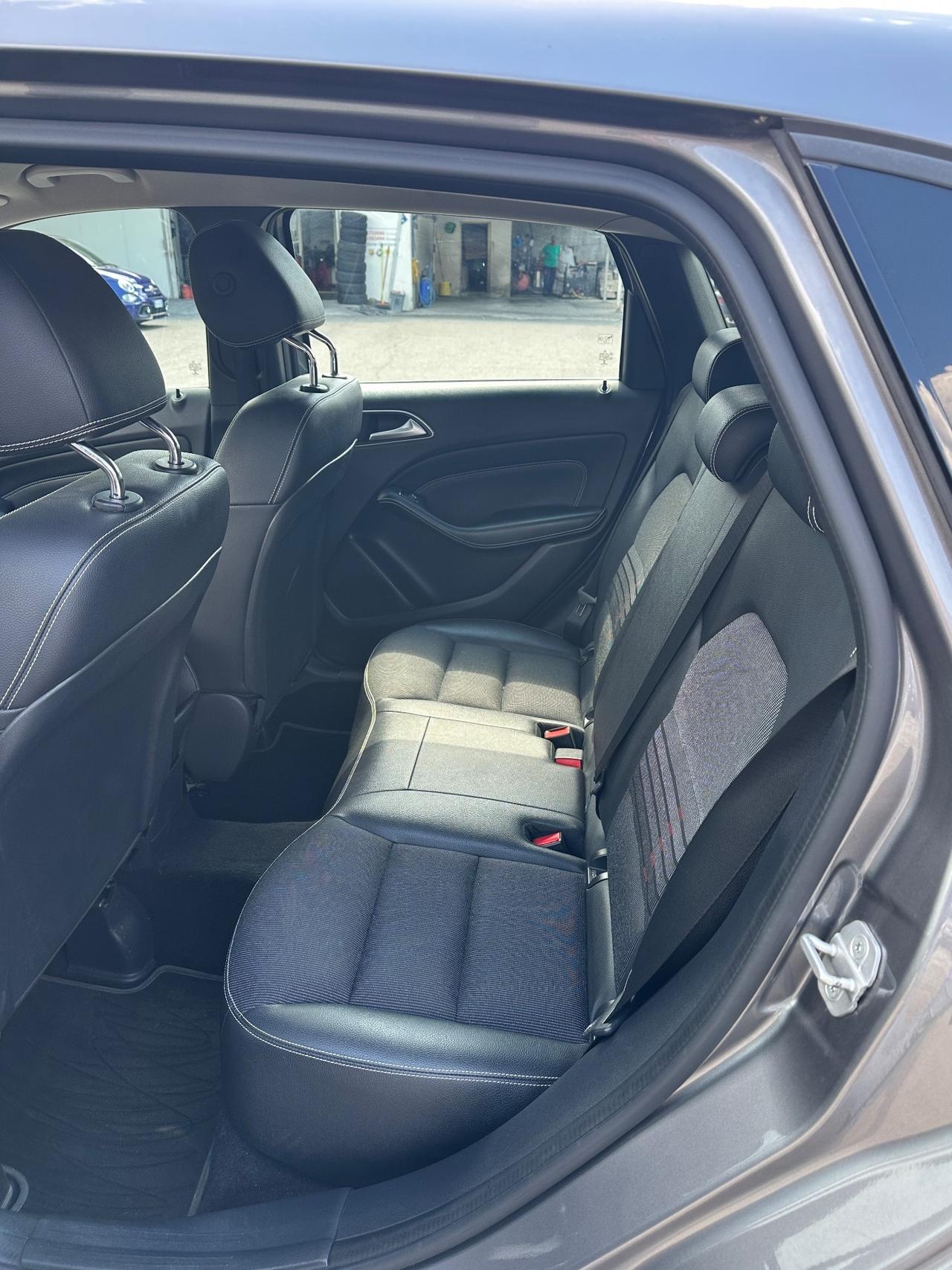 Mercedes-benz B 180 d Premium