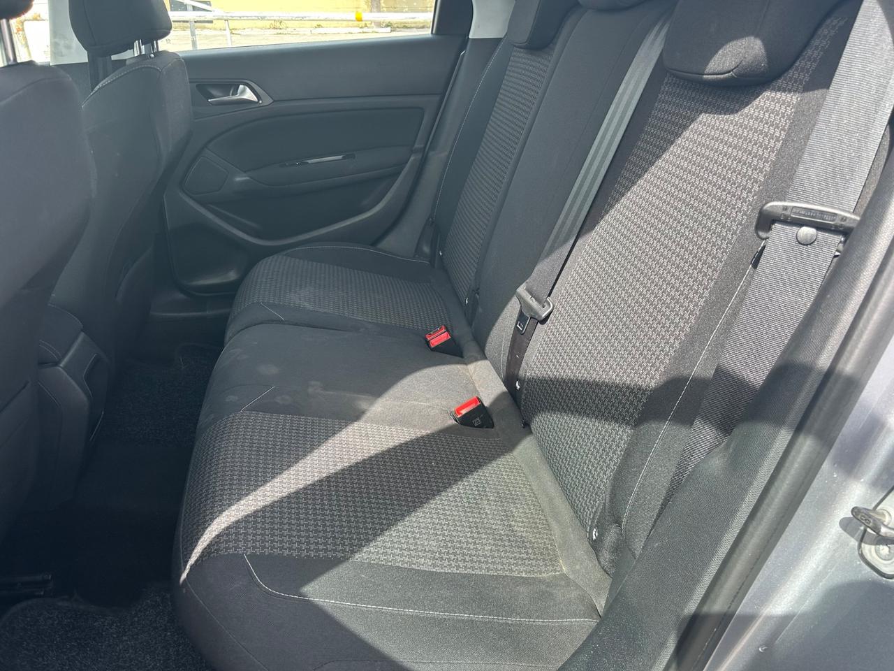 Peugeot 308 BlueHDi 130 S&S SW Allure da vetrina