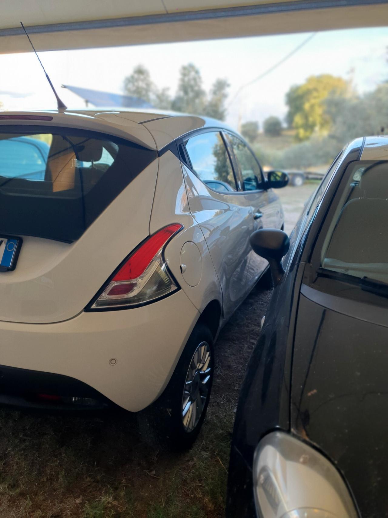 SUPER OCCASIONE: Lancia Ypsilon full, Turbo/Metano - Interni come NUOVI!