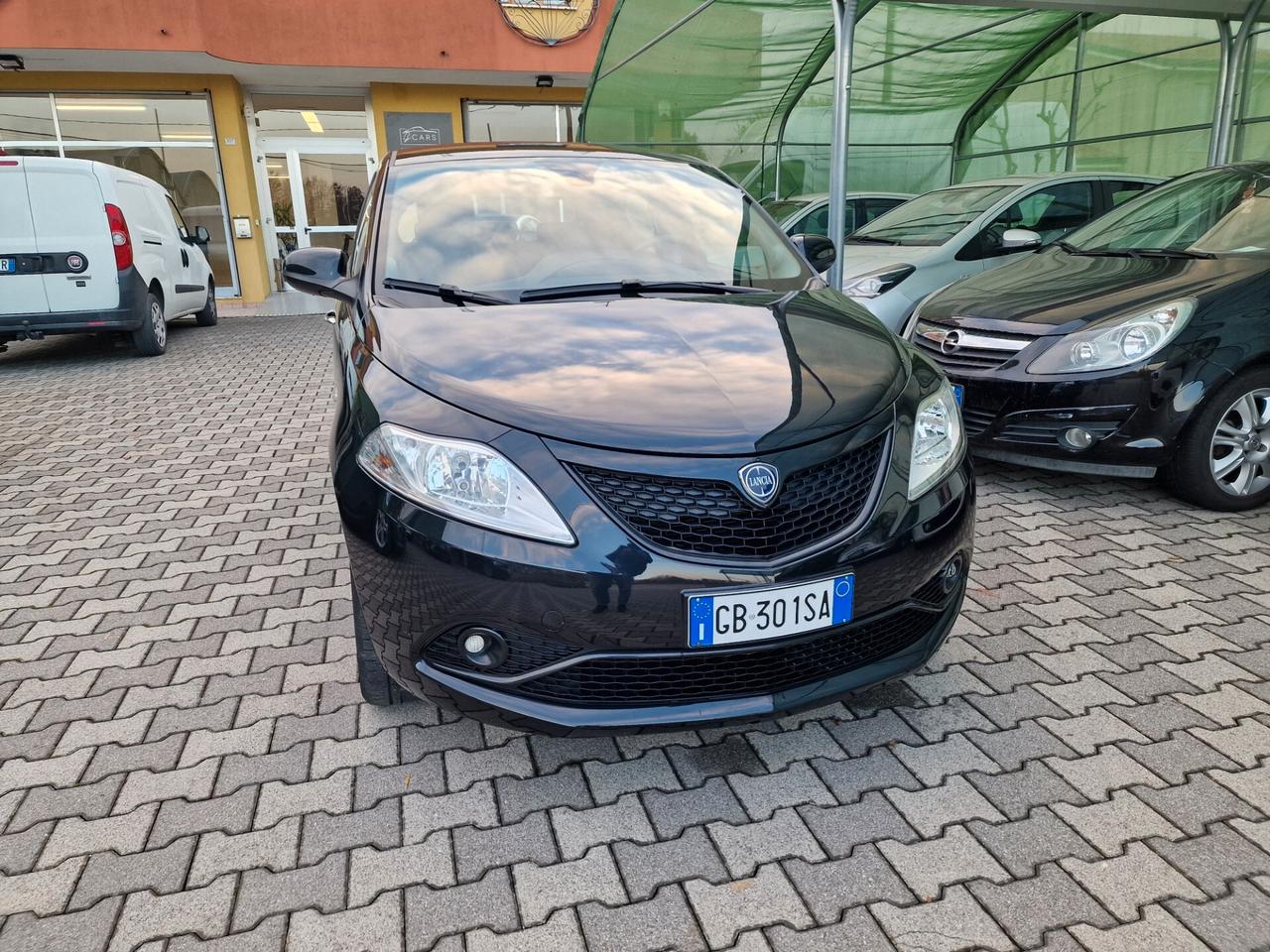 Lancia Ypsilon 1.2 69 CV 5 porte S&S Gold