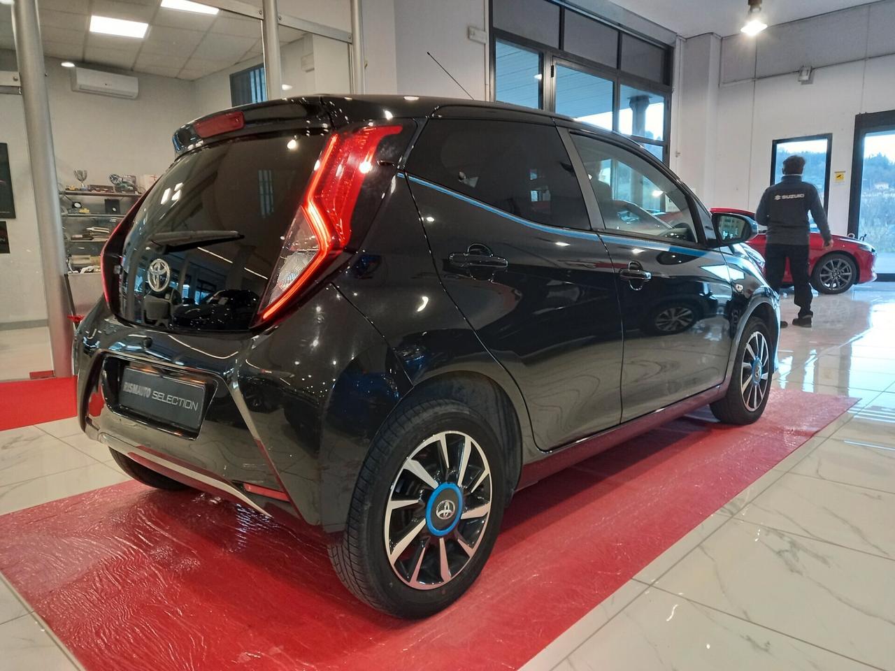 Toyota Aygo 1.0 VVT-i 72 CV 5 porte x-trend