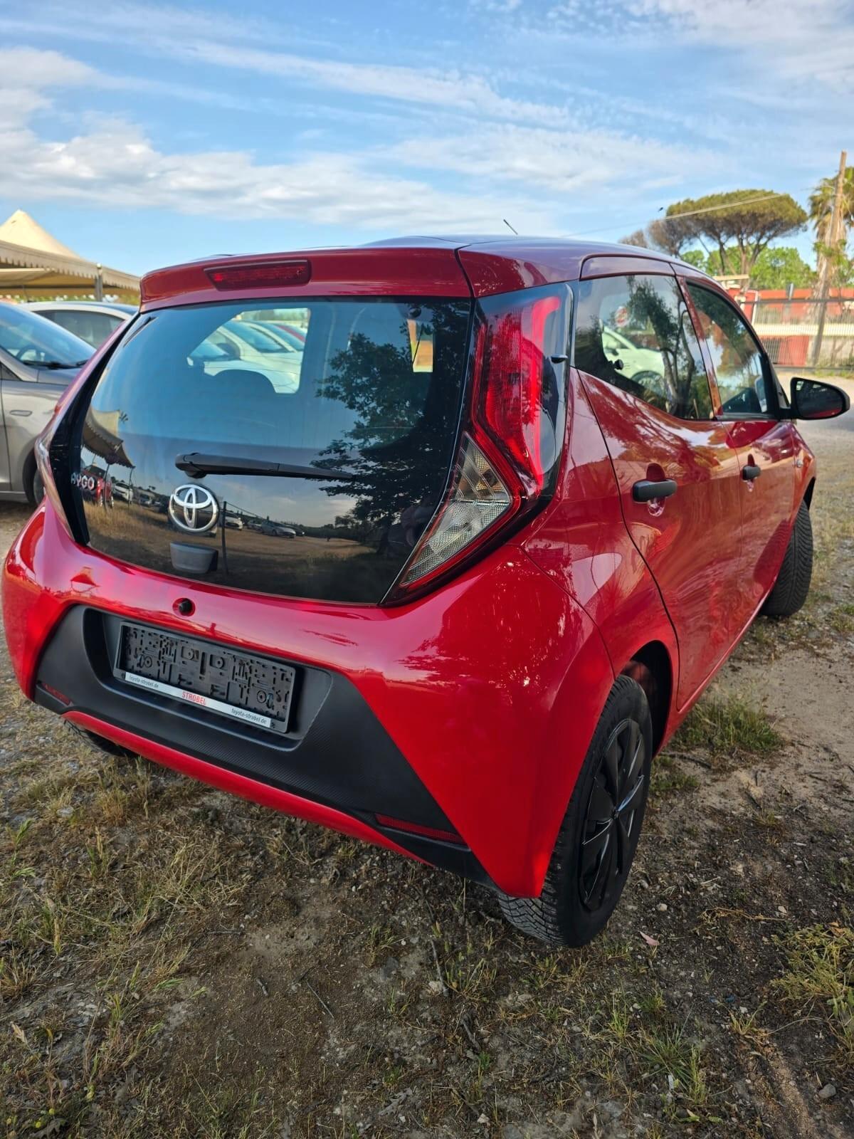 Toyota Aygo Connect 1.0 VVT-i 72 CV 3 porte x-cool
