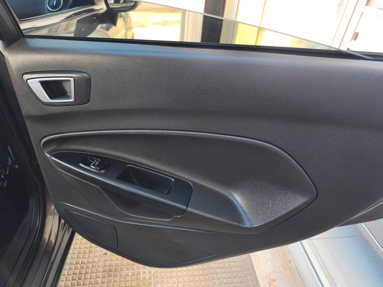 Ford Fiesta 1.5 TDCi 75CV 5 porte Titanium