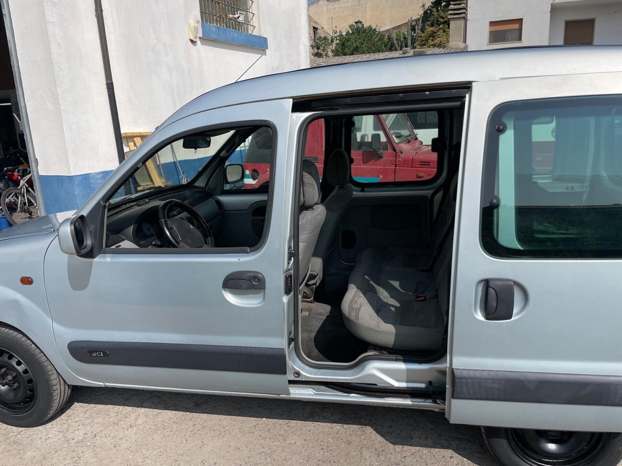 Renault Kangoo 1.5 dCi/82CV vetrato gancio traino