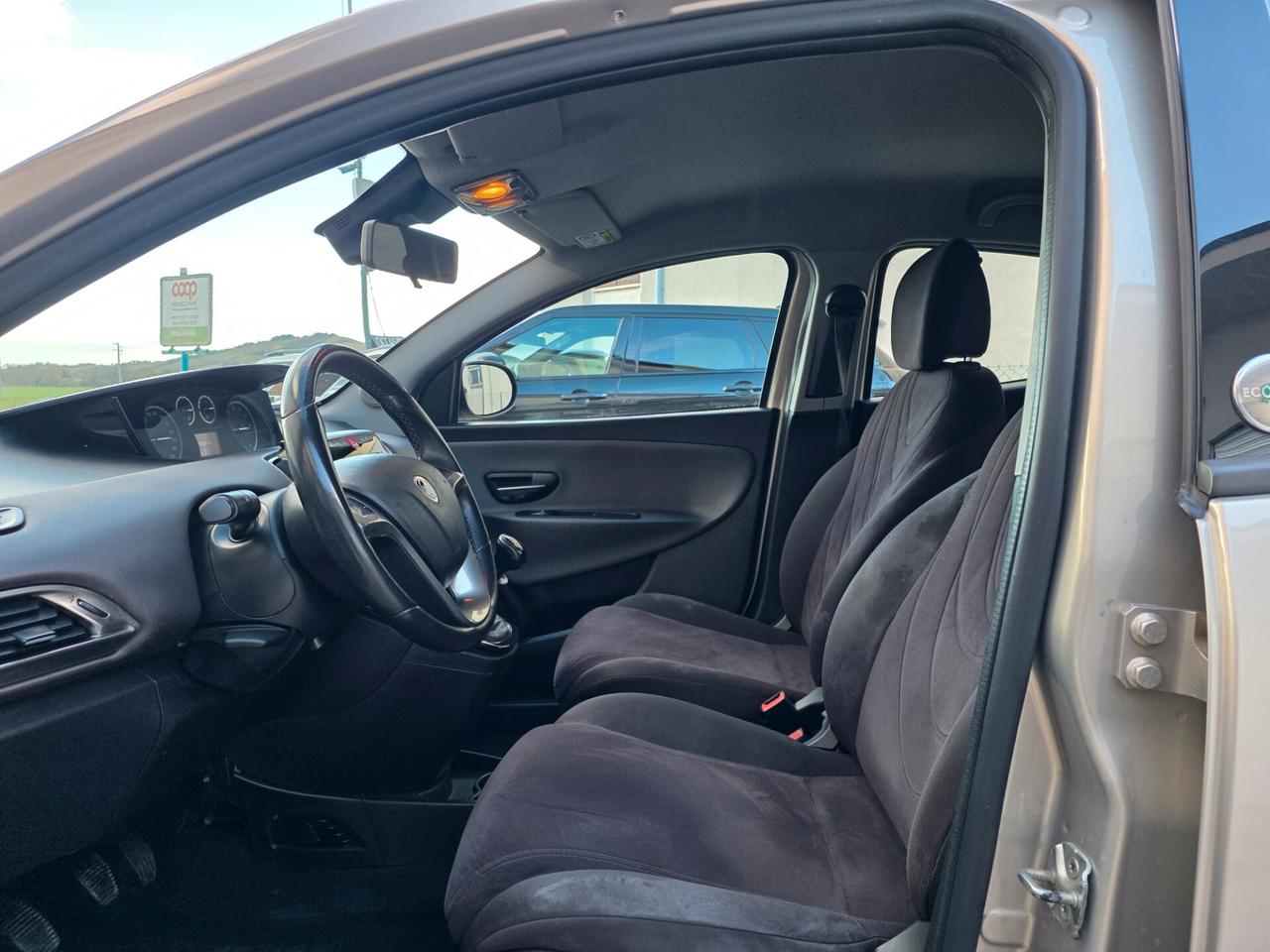 Lancia Ypsilon 0.9 TwinAir 85 CV 5 porte Metano Ecochic Gold