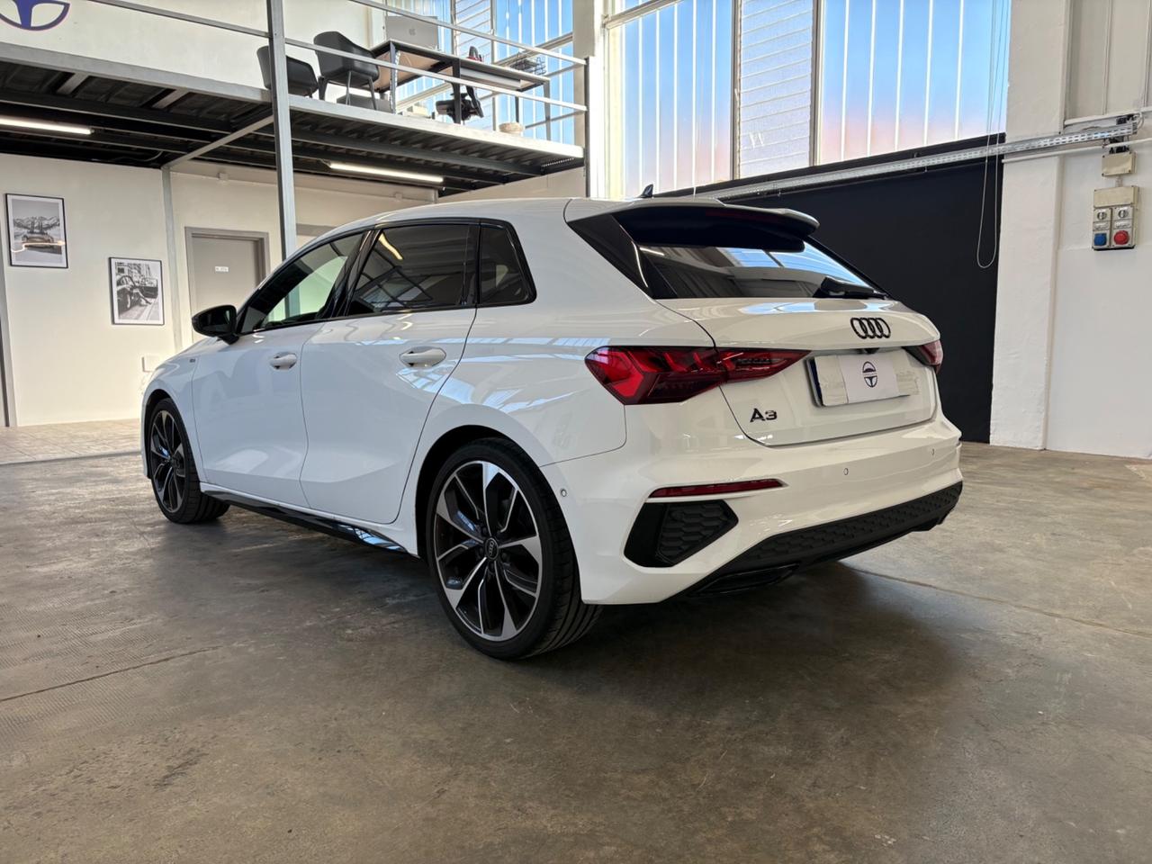 Audi A3 SPB 35 TFSI Identity Black