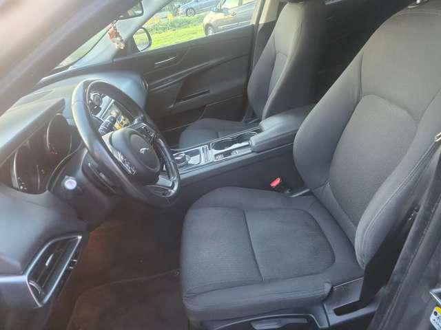 Jaguar XE XE 2.0d Portfolio 180cv auto