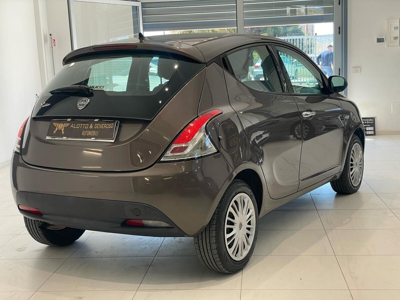Lancia Ypsilon 1.3 MJT 95 CV 5 S&S Platinum 12.2011