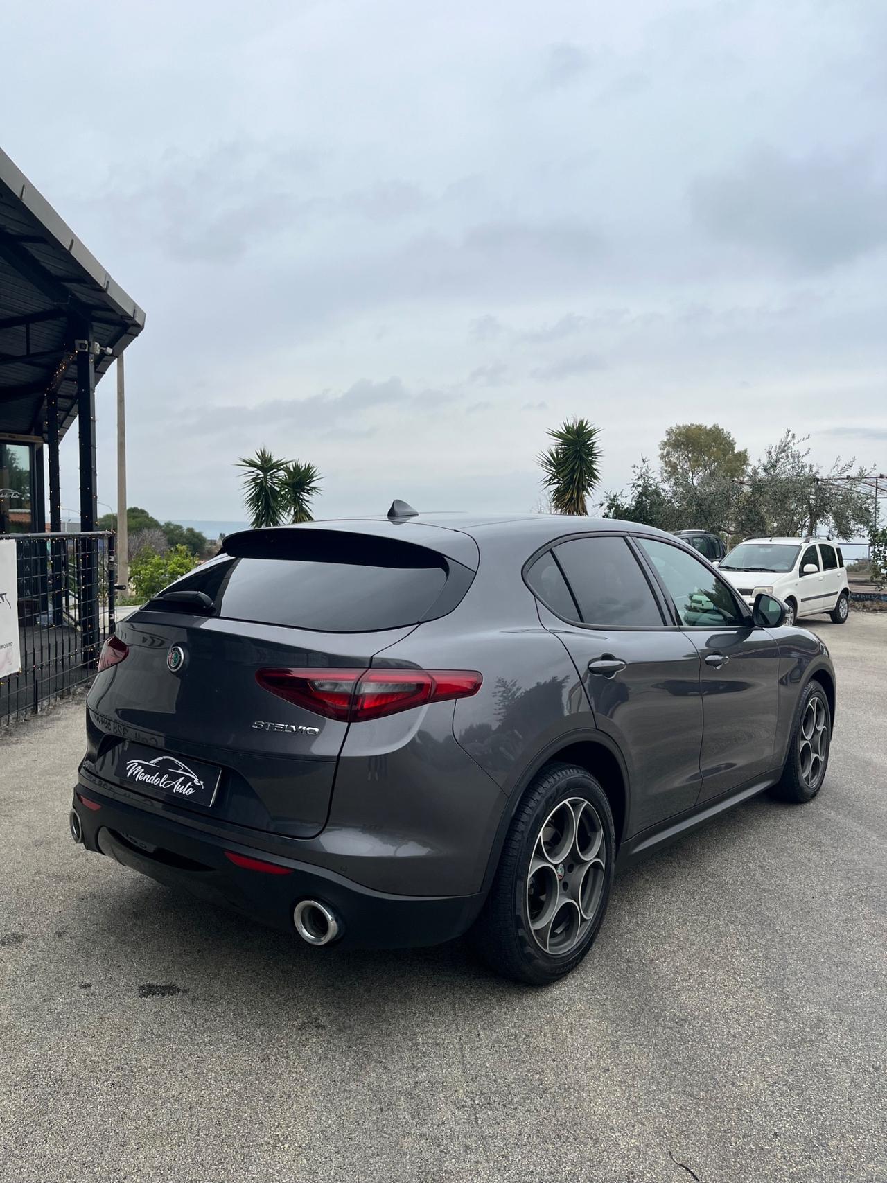 Alfa Romeo Stelvio 2.2 Turbodiesel 180 CV AT8 RWD Executive