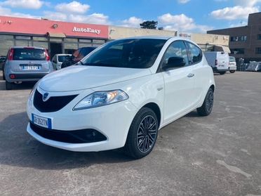 Lancia Ypsilon 1.0 FireFly 5 porte S&S Hybrid Ecochic Gold