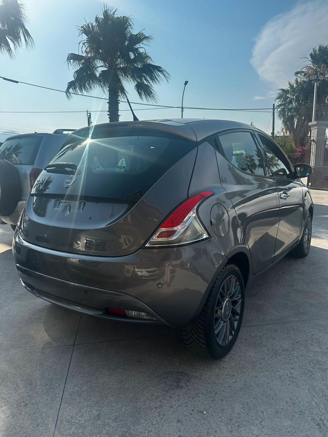 Lancia Ypsilon 1.2 69 CV 5 porte S&S Gold