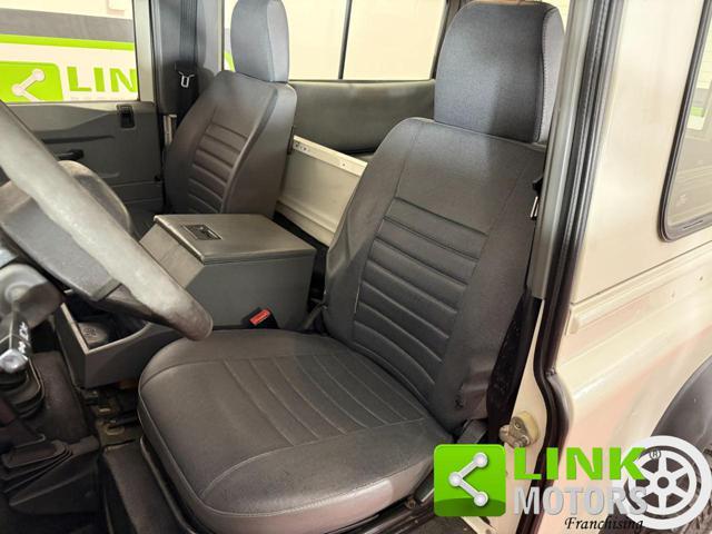 LAND ROVER Defender 90 2.5 Td5 S.W.