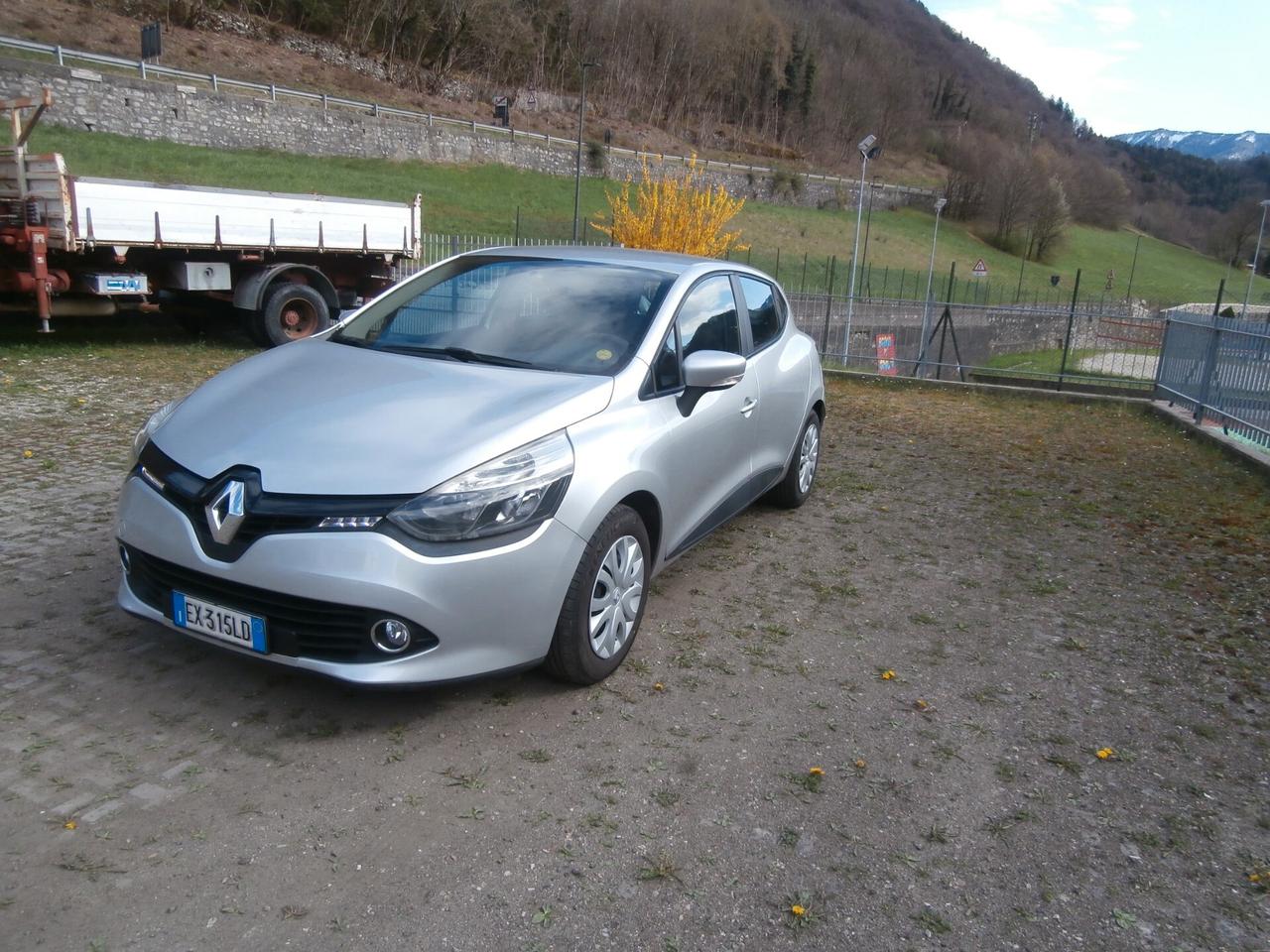 Renault Clio 1.2 75CV 5 porte Live NEOPATENTATI