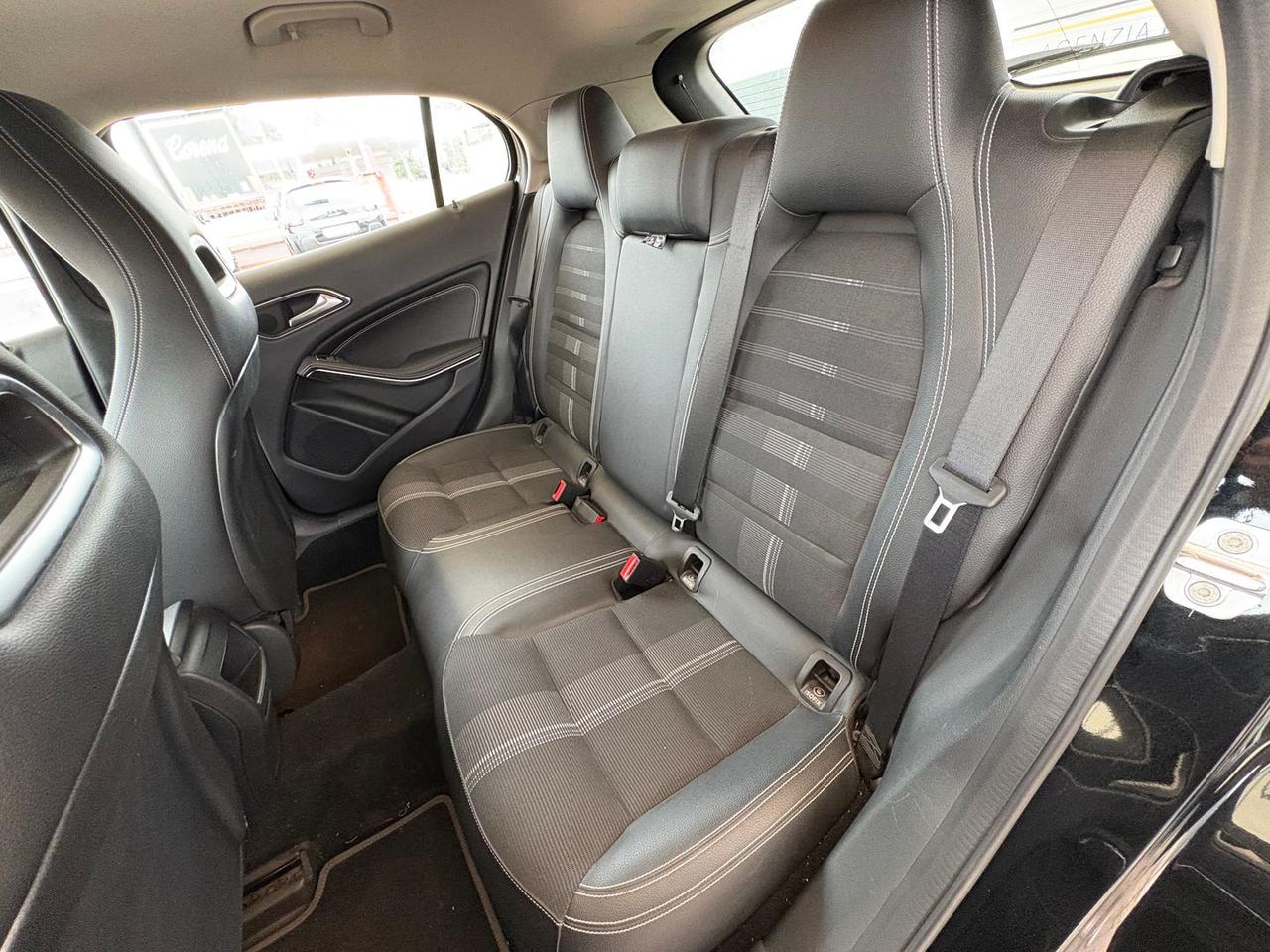 Mercedes-Benz GLA 200 200 D Premium #50687