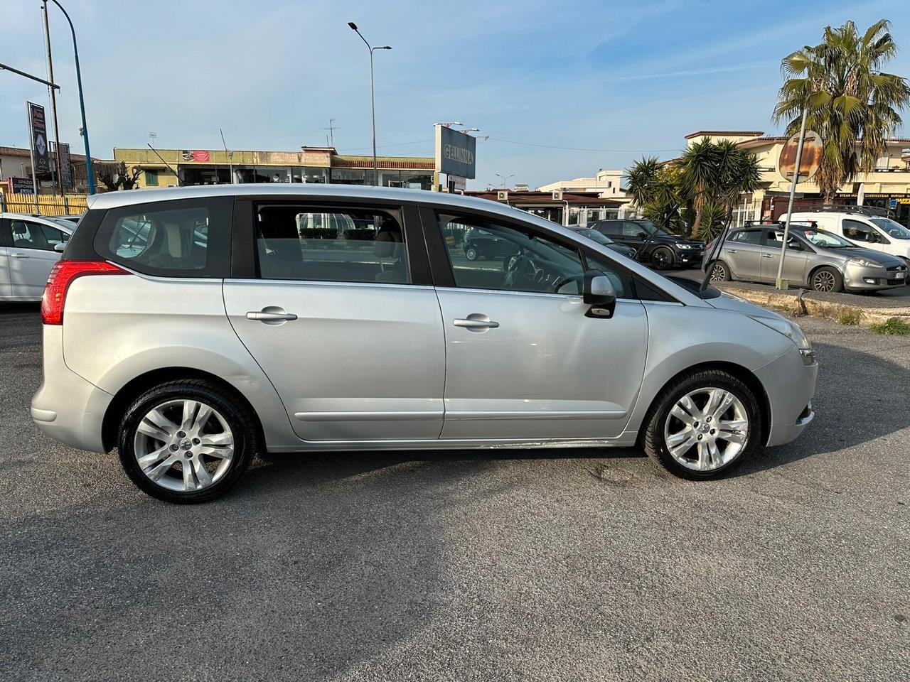 PEUGEOT 5008 7POSTI 1.6HDI 110CV ALLURE