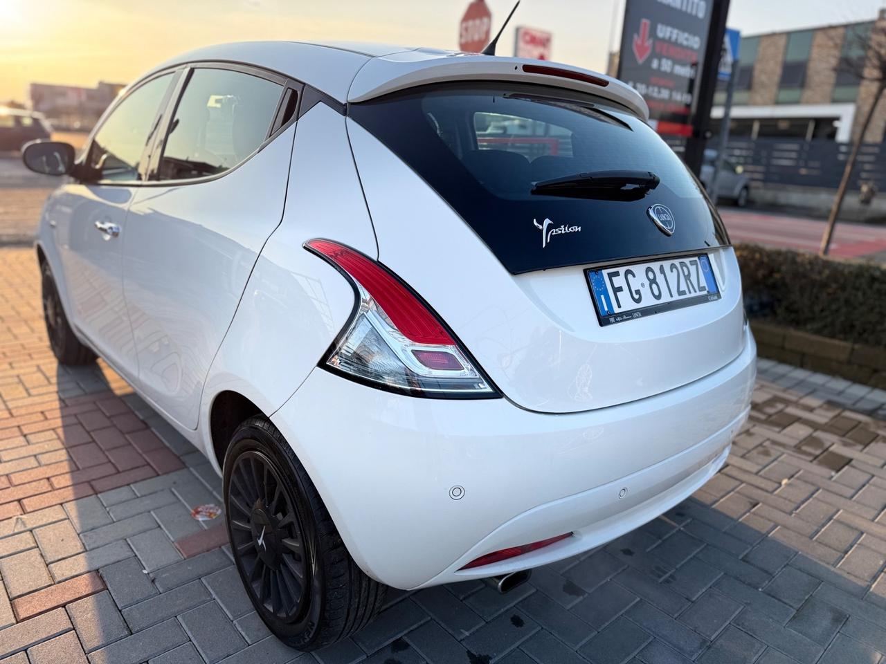 Lancia Ypsilon 1.2 69 CV 5 porte Gold