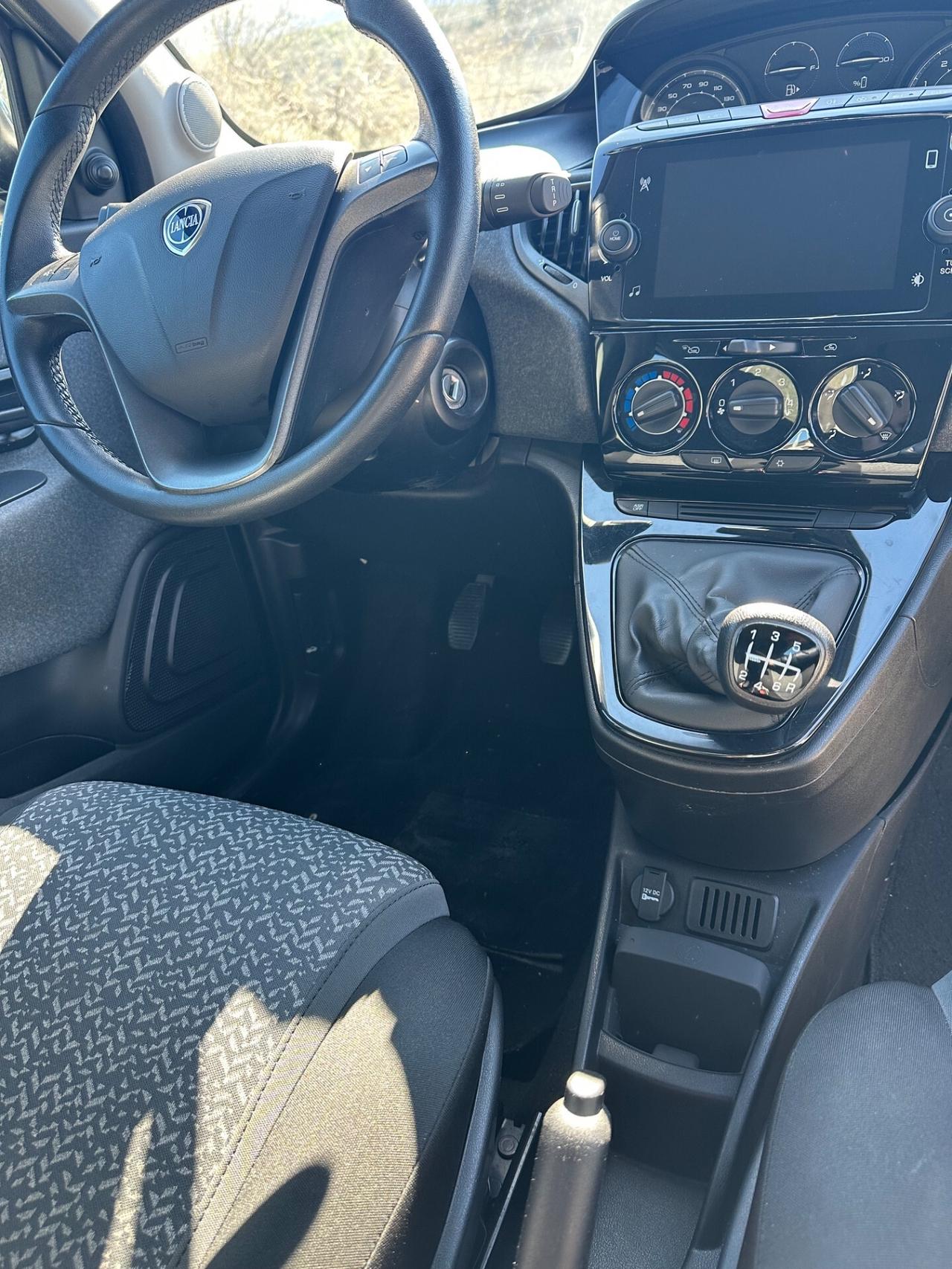 Lancia Ypsilon 1.0 FireFly 5 porte S&S Hybrid Oro