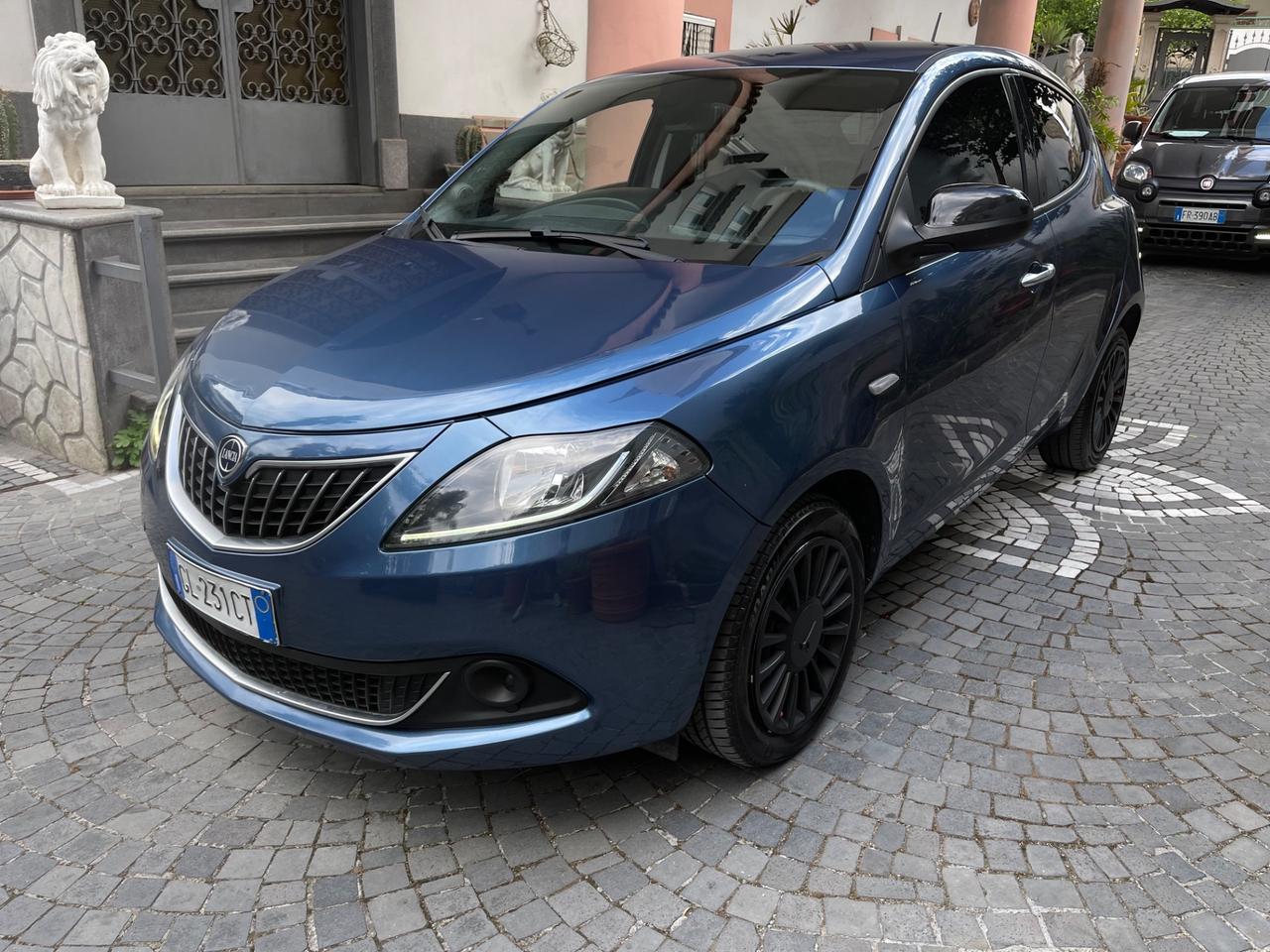 Lancia Ypsilon Hybrid LED UCONNECT