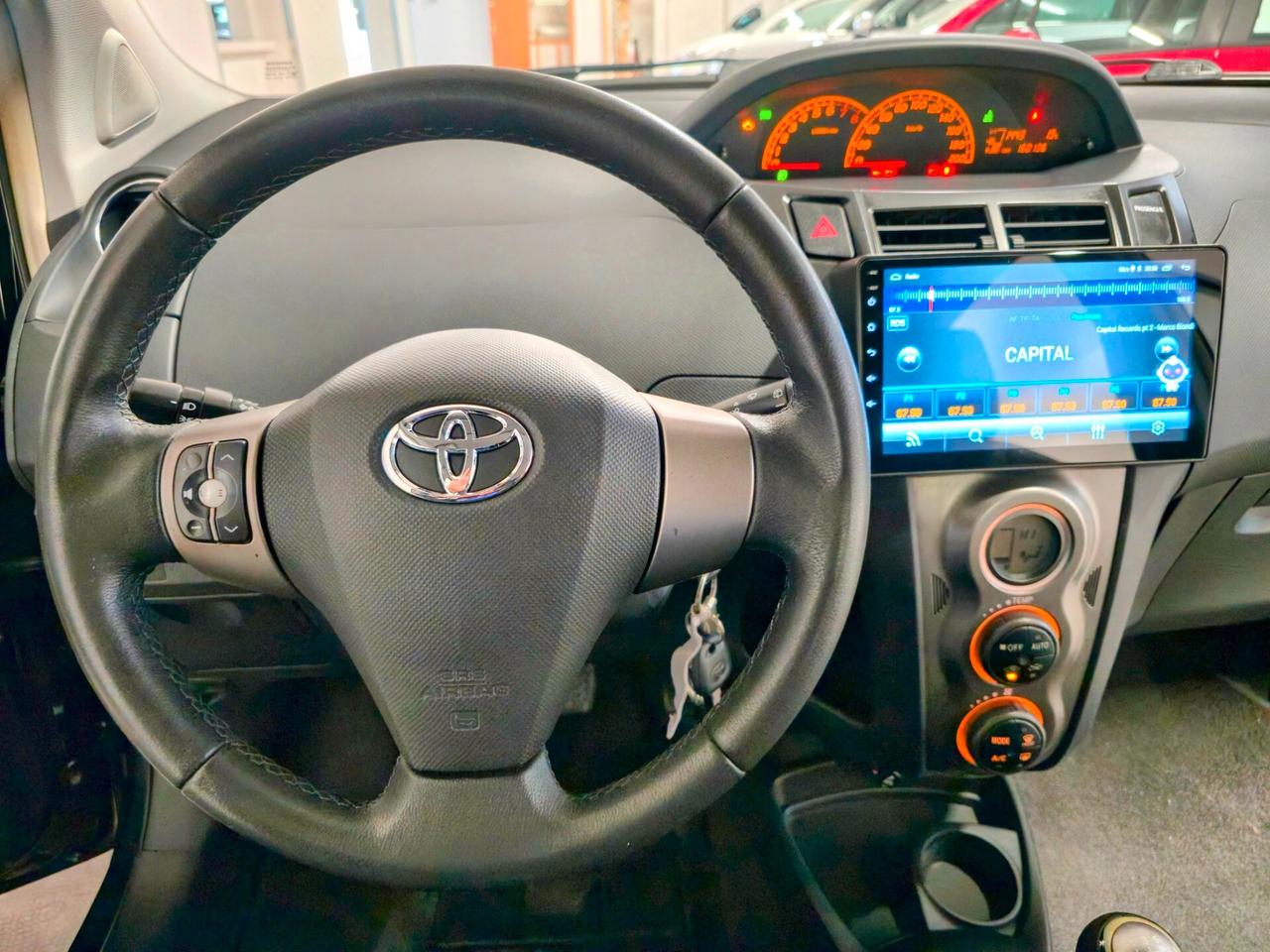 Toyota Yaris 1.0 5 porte Sol