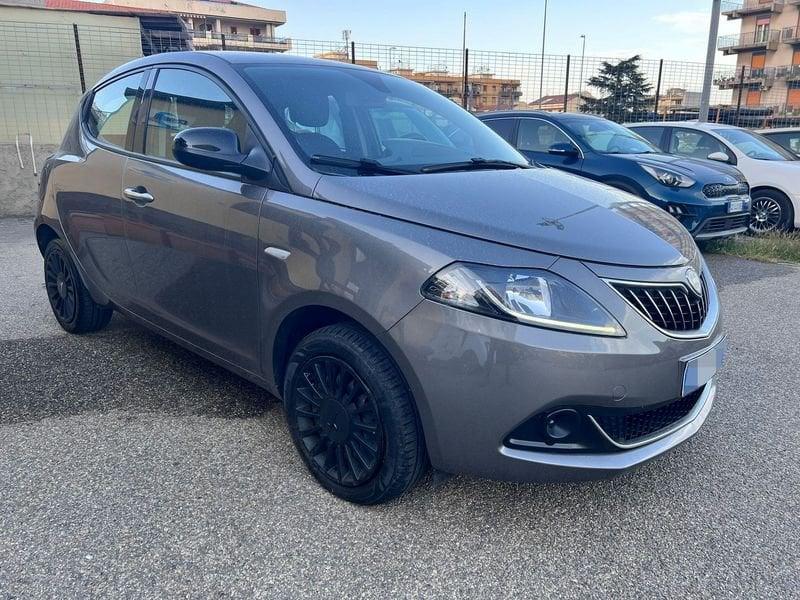 Lancia Ypsilon 1.0 FireFly 5 porte S&S Hybrid Silver