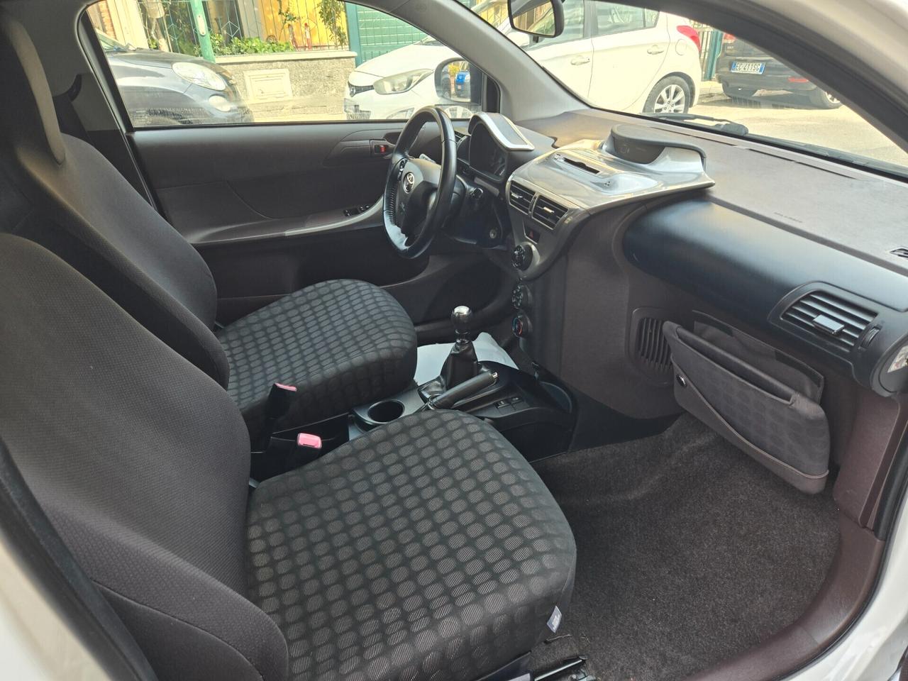 Toyota iQ 1.0