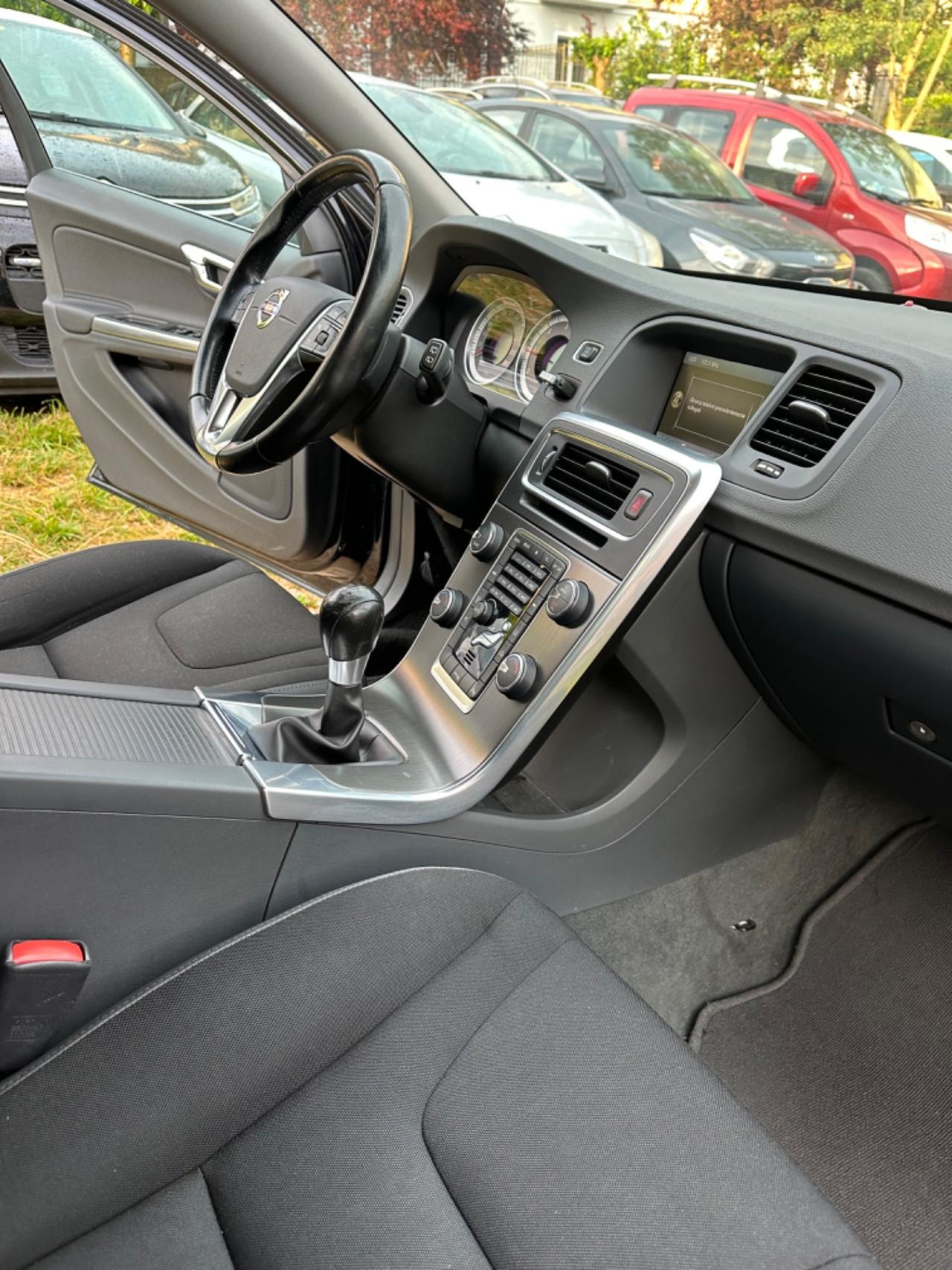 Volvo V60 D2 1.6 MOMENTUM KMCERT GARANZ UNICOPR