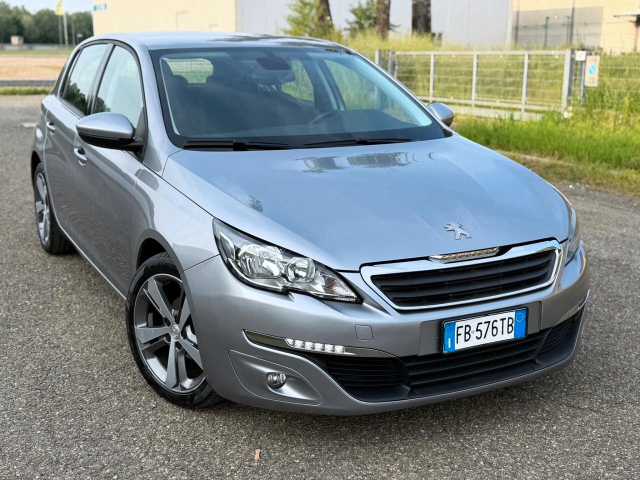 Peugeot 308 Berlina HDi 100 CV EURO 6B