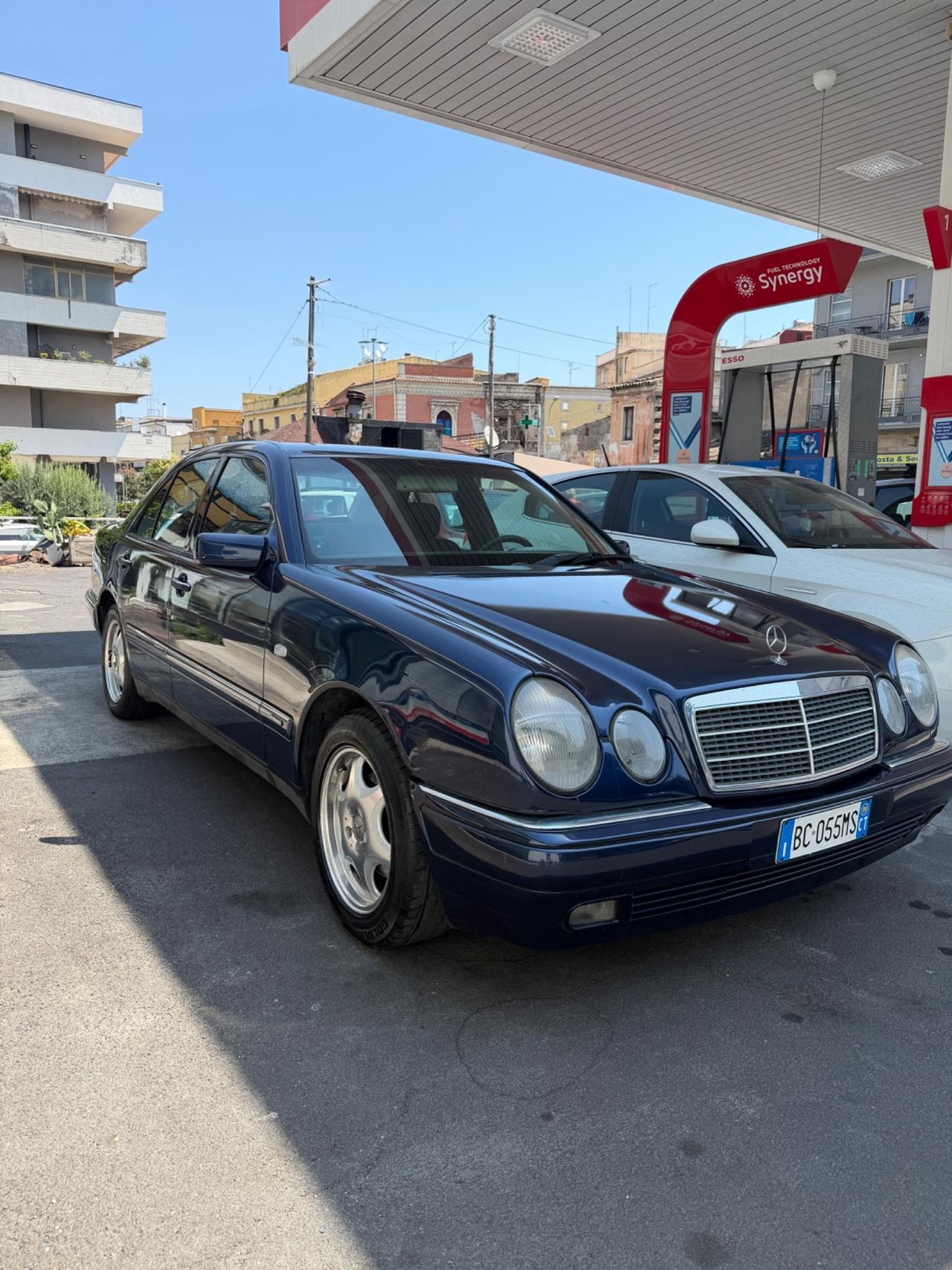 Mercedes-benz E 250 turbodiesel cat Elegance
