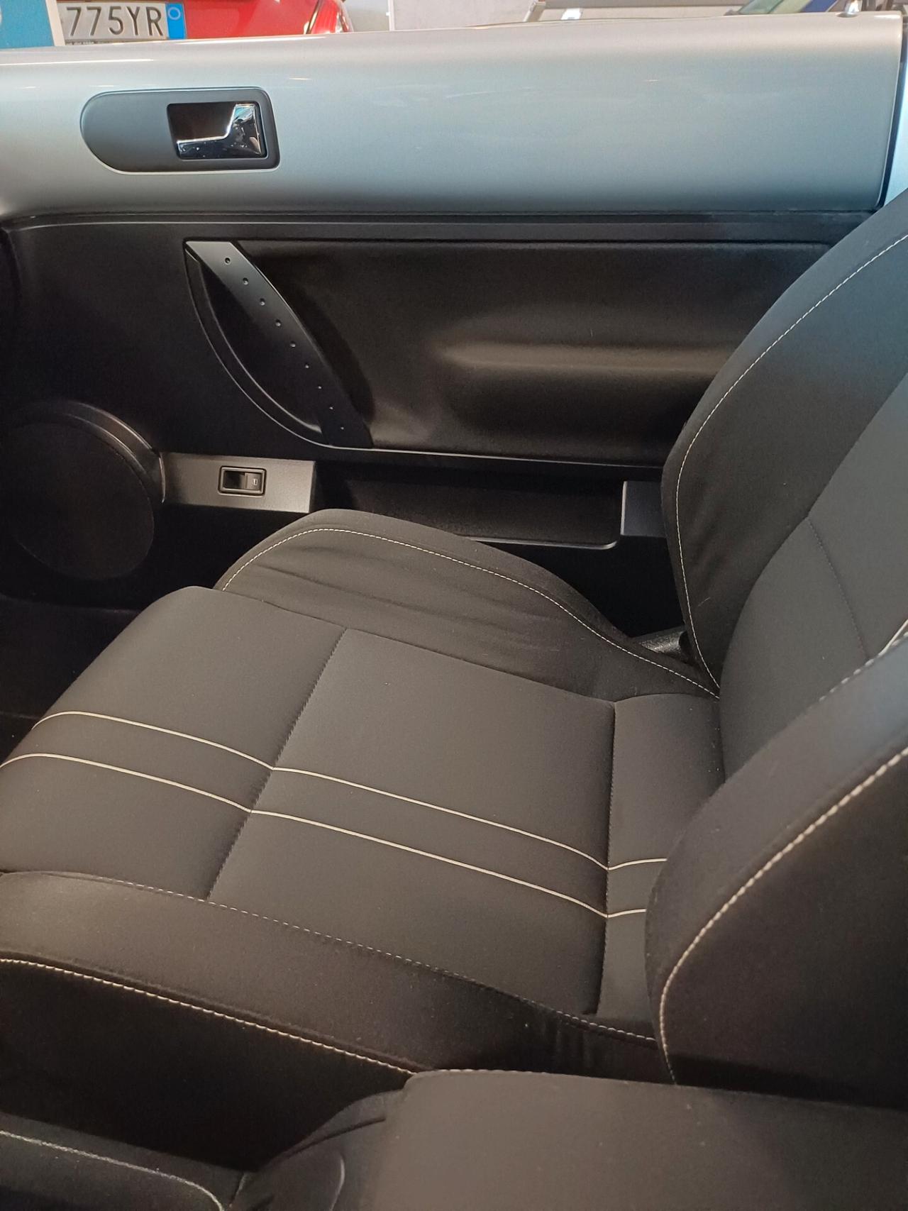 Volkswagen New Beetle 1.6 Cabrio NEOPATENTATI