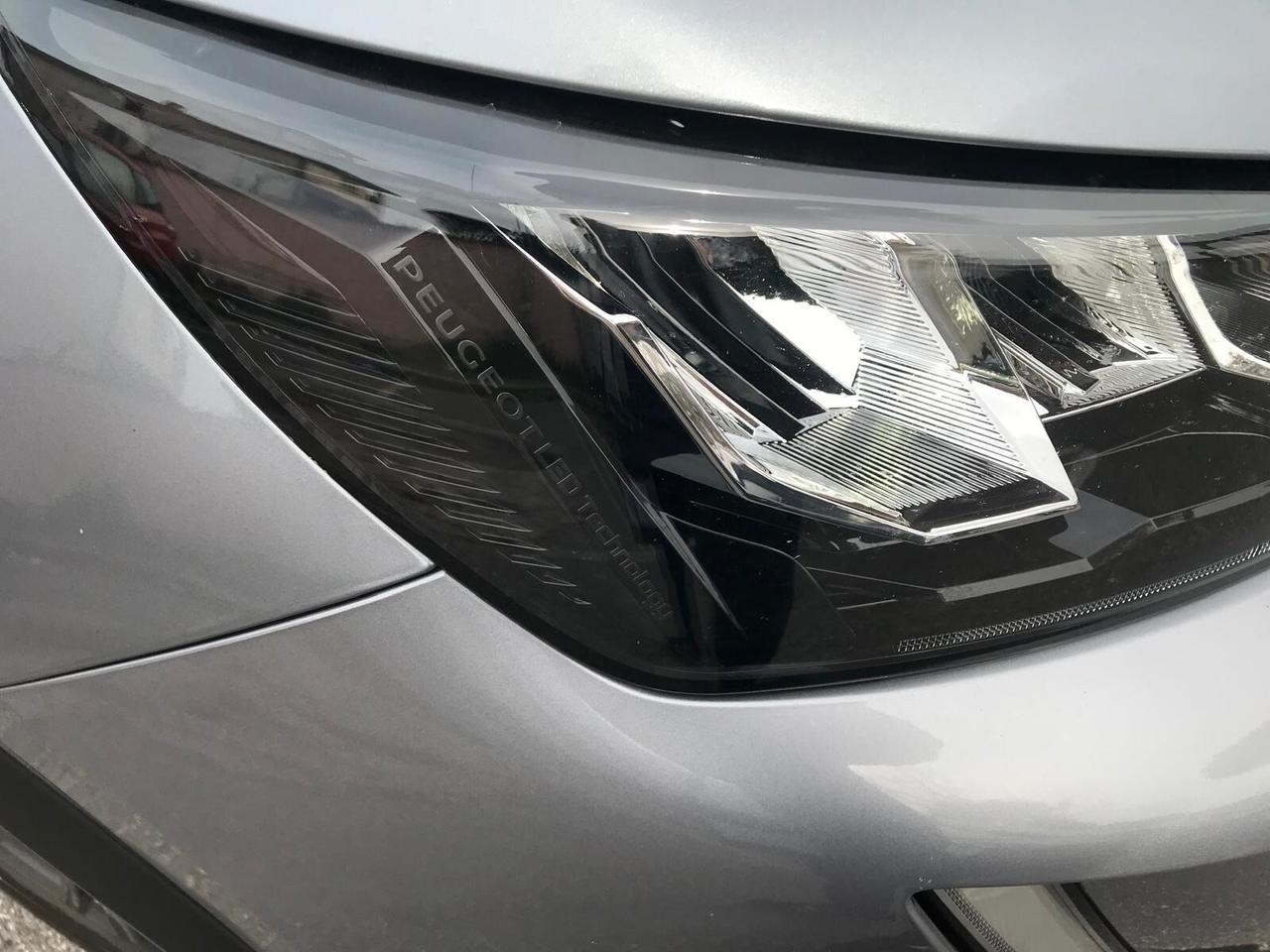 Peugeot 2008 PureTech 100 S&S Allure Pack