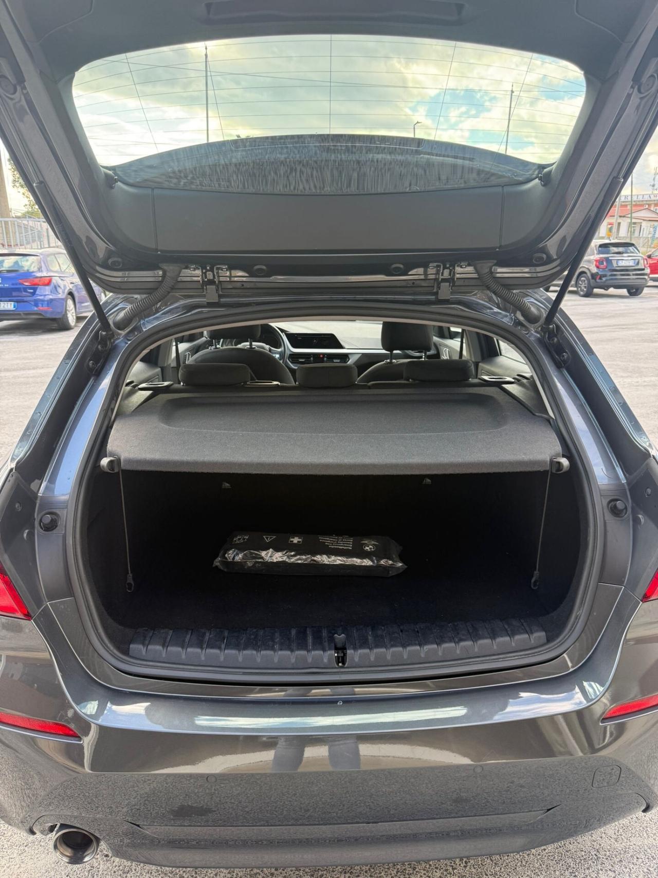 Bmw 116 116d 5p. Business Advantage