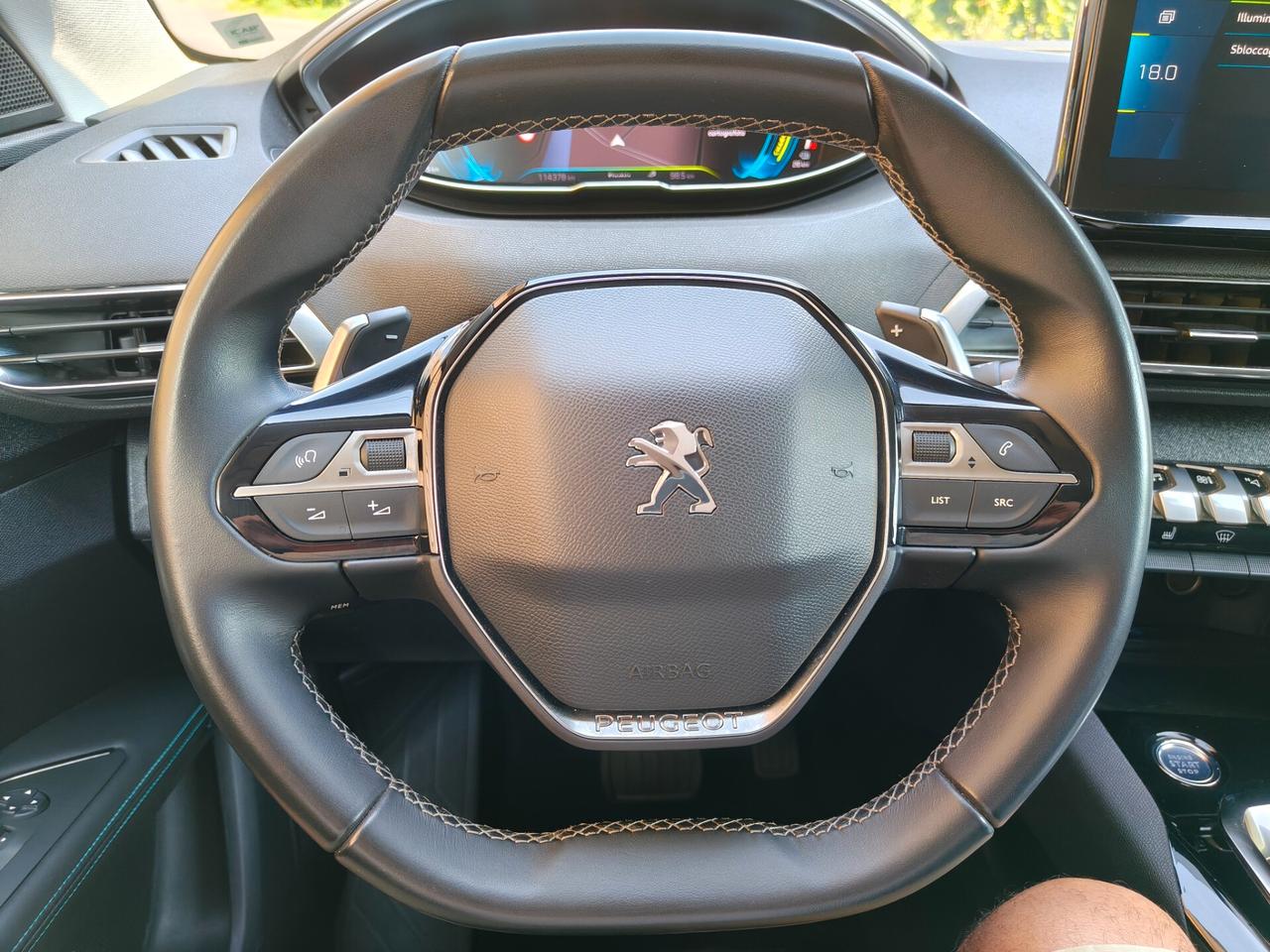 peugeot 3008 HYBRID 225 E-EAT8 ALLURE