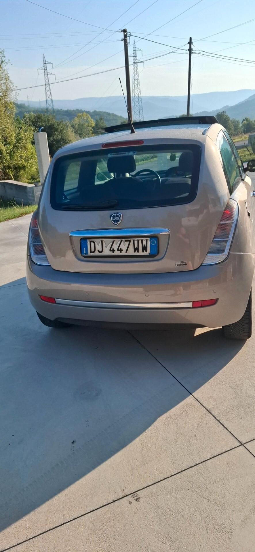 Lancia Ypsilon 1.3 MJT 90 CV Platino automatica