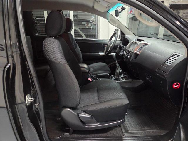 TOYOTA Hilux D-4D 4WD EXTRA CAB MANUALE