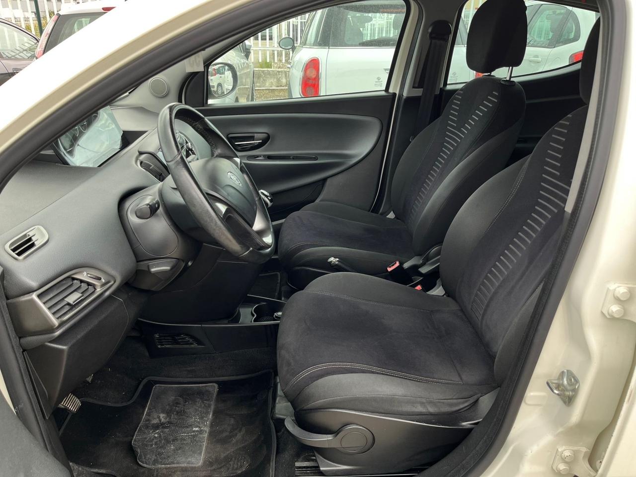 Lancia Ypsilon 1.2 69 CV Platinum