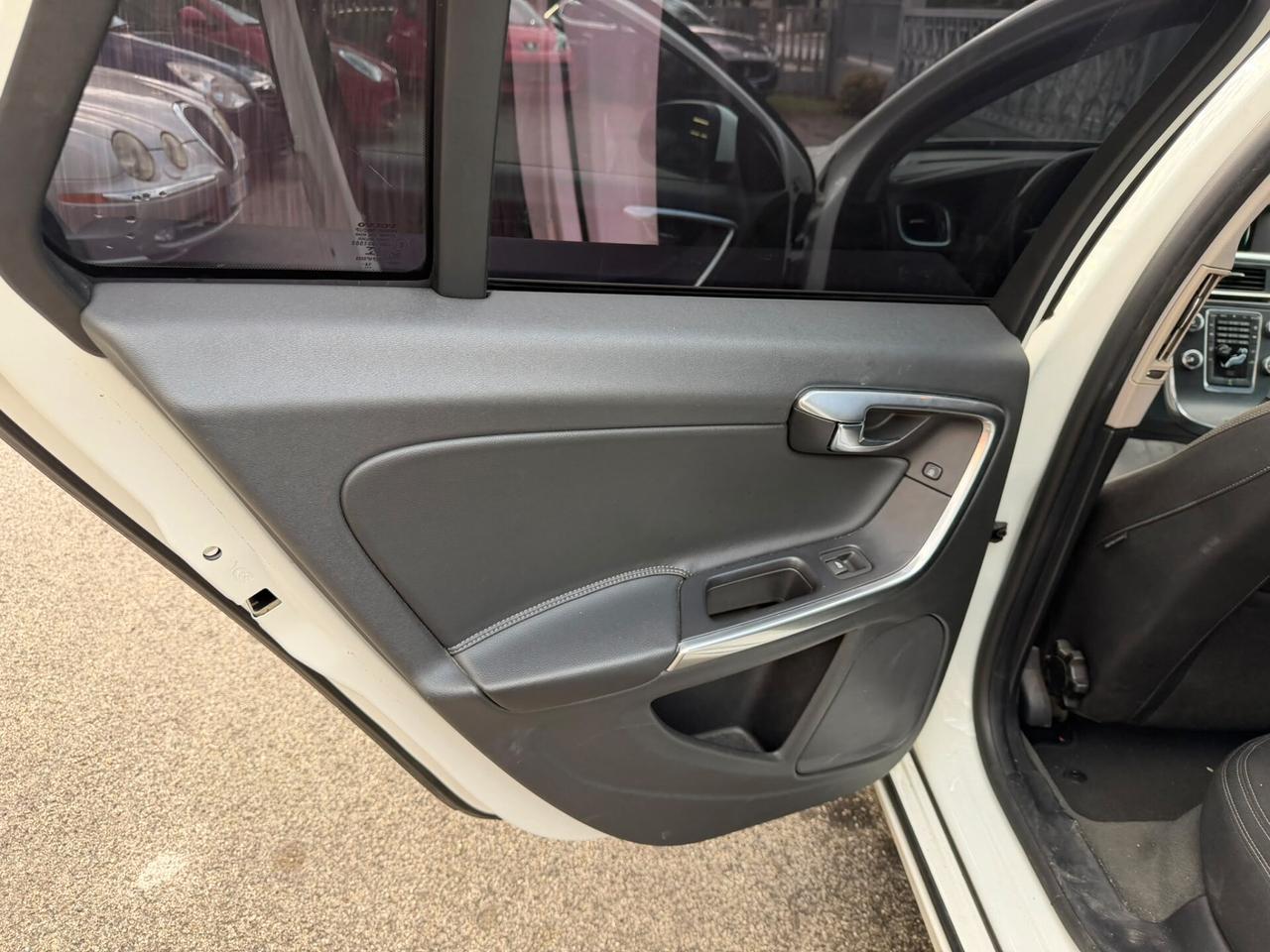 Volvo V60 D2 Geartronic Momentum N1