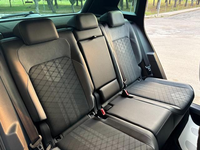 VOLKSWAGEN Tiguan 2.0 TDI 150 CV SCR DSG R-Line LUCI AMBIENTE