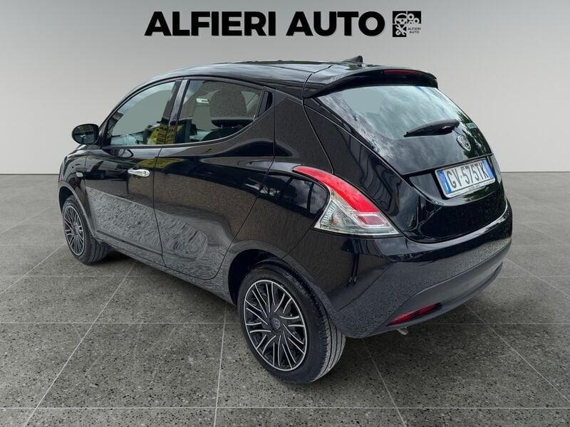 Lancia Ypsilon 1.0 FireFly Hybrid 70cv MT6 Silver S&S - 5 posti