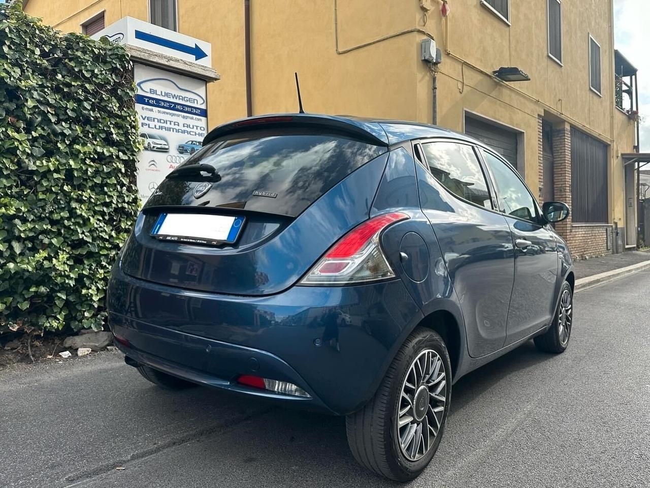 Lancia Ypsilon 1.0 FireFly 5 porte S&S Hybrid Ecochic Silver