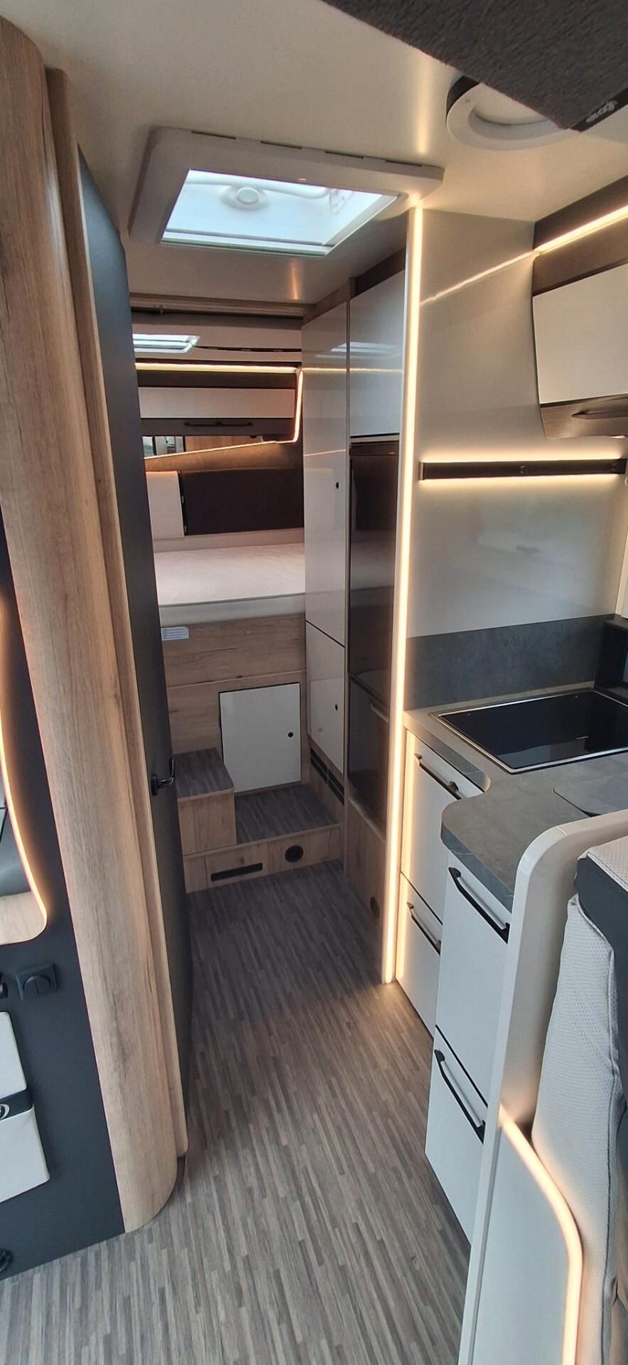 Elnagh T-Loft 450 semintegrale con garage in coda
