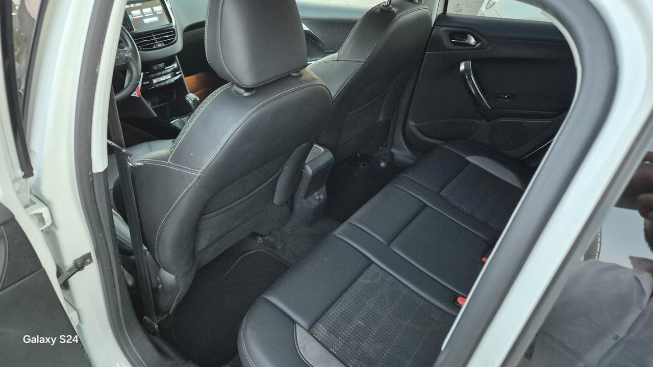 Peugeot 2008 BlueHDi 100 Black Matt