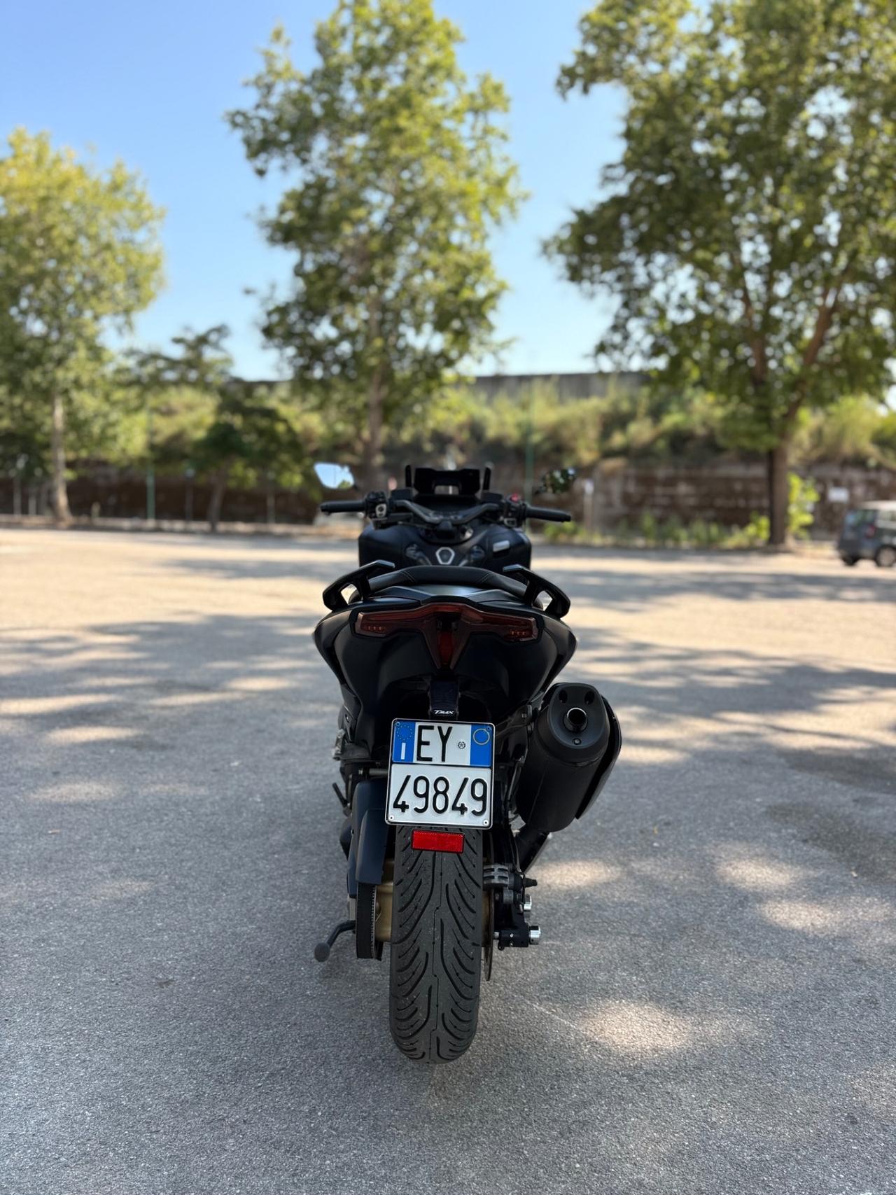 Yamaha T Max 560 cc Tech Max SUPER ACCESSORIATO