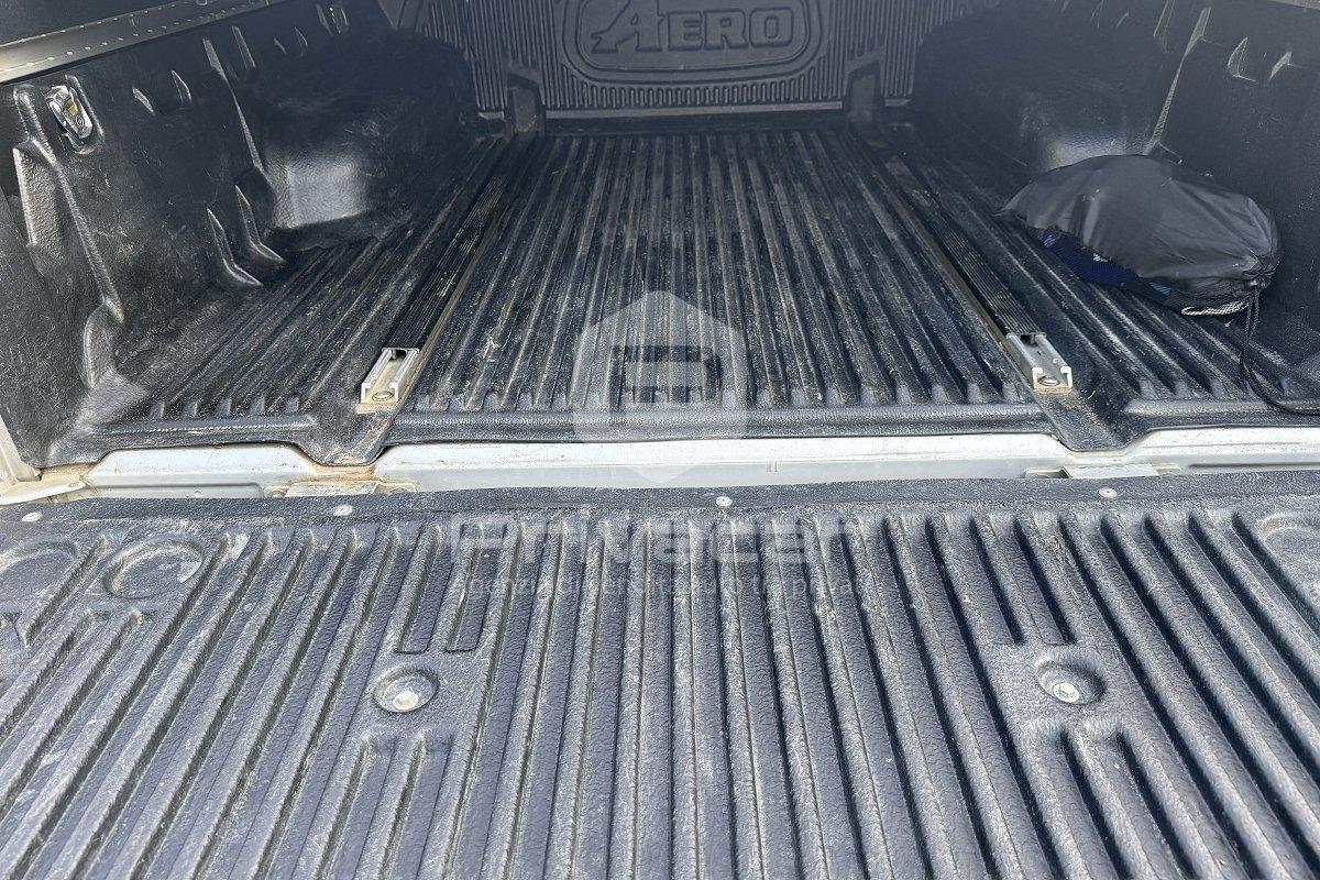 NISSAN Navara 2.5 dCi 4 porte Double Cab LE