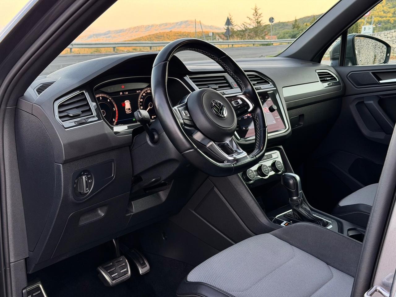 Volkswagen Tiguan 2.0 TDI 150cv DSG 4MOTION R-Line