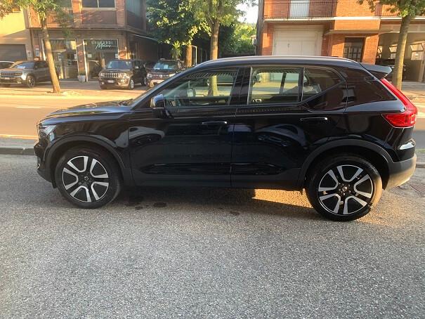 Volvo XC40 T2 Geartronic Momentum Pro