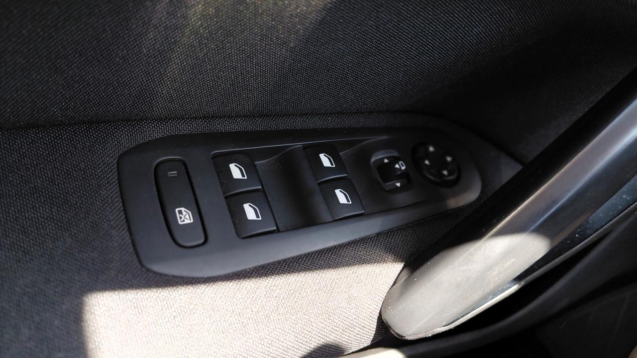 Peugeot 308 BlueHDi 100 S&S SW Business Navi