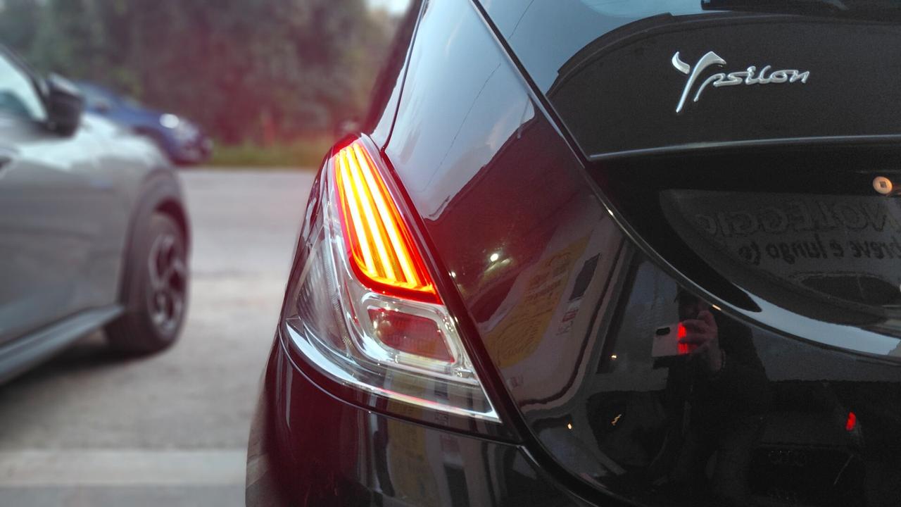 Lancia Ypsilon 1.0 FireFly 5 porte S&S Hybrid Silver Plus