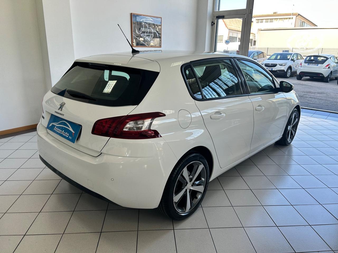 Peugeot 308 1.6 HDi 92 CV 2014