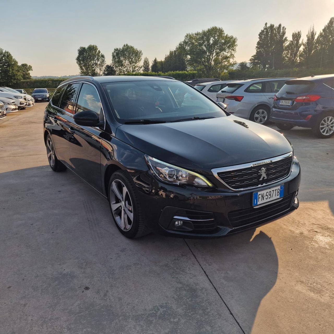 Peugeot 308 PureTech Turbo 130 S&S SW Allure